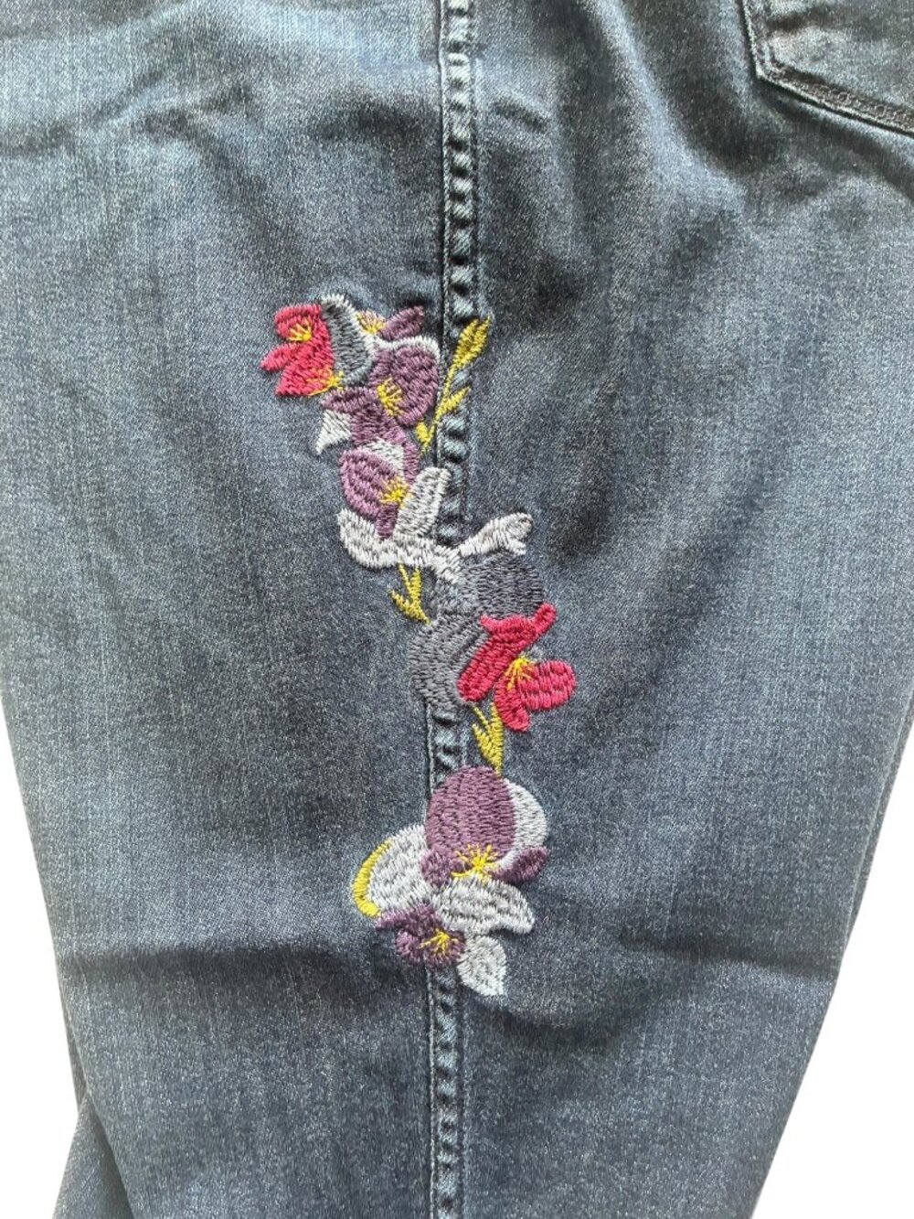 J Jill Denim Authentic Fit Slim Ankle Jeans Floral Embroidered Size 14 Blue - Picture 12 of 14